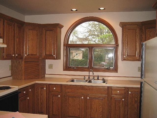 2nd image of 605 Iron St