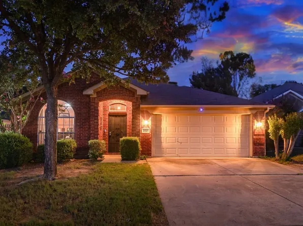 2021 Castleview Dr, Fort Worth, TX 76120