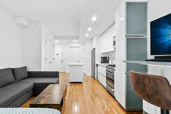 Rented by Christie's International Real Estate Group, LLC | media 9