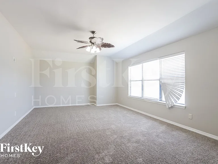 8015 N Tarrytown Crossing Dr — Photo 15
