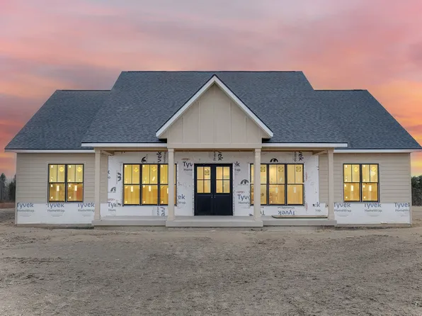 1886 Freesia Ln, Pella, IA 50219