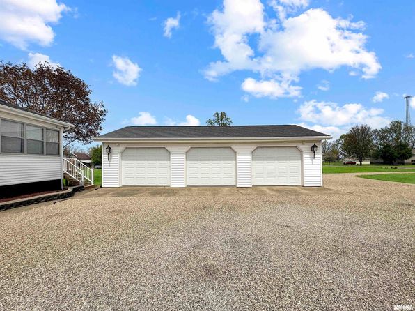 370 W Carter St, Fairview, IL 61432