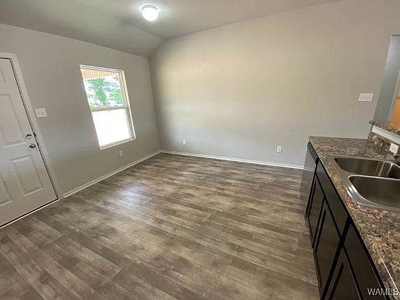 4th image of 14121 Guinevere Ln