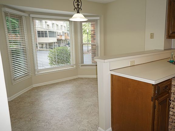 3rd image of 6055 Windsor Trace Dr
