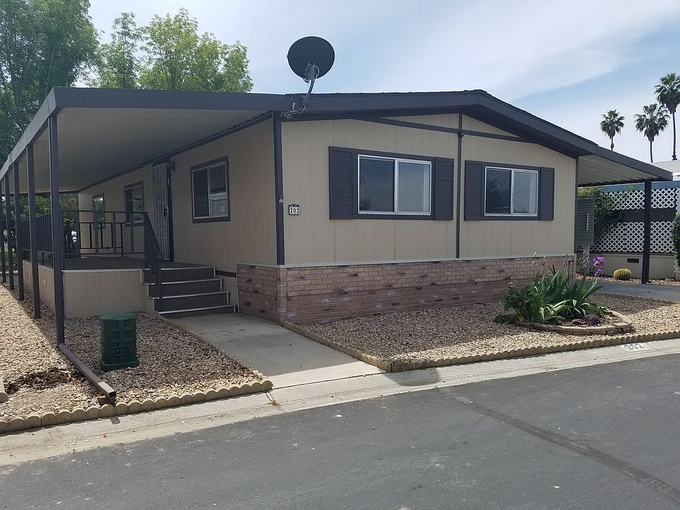1st image of 1300 W Menlo Ave Space 202