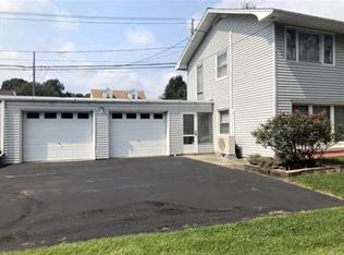 6938 Kernsville Rd, Orefield, PA 18069