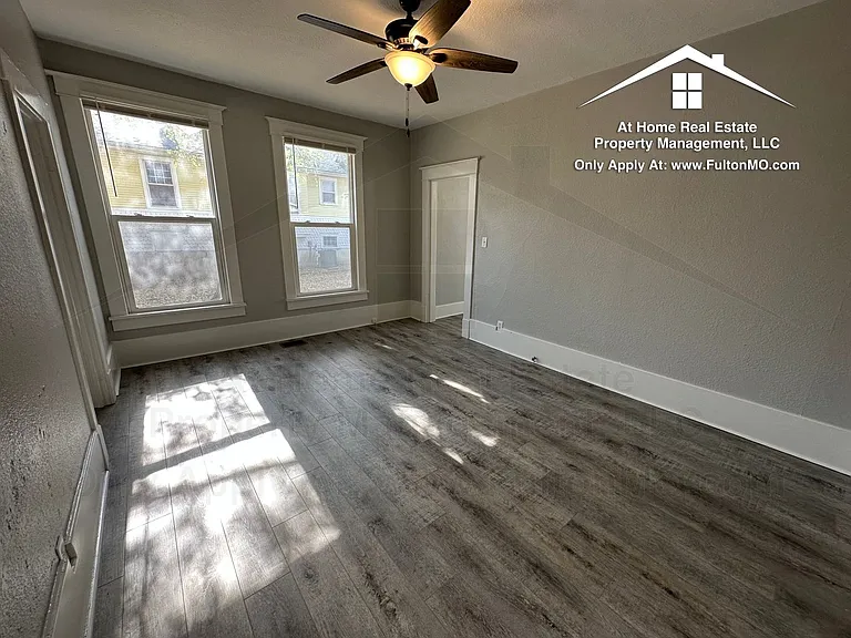 1016 Bluff St — Photo 5