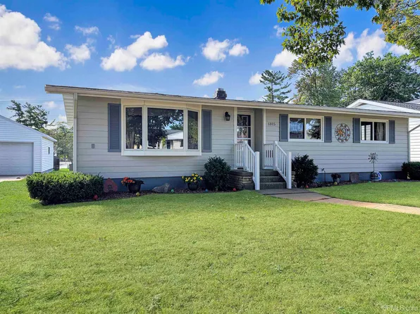 1315 Minneapolis Ave, Gladstone, MI 49837