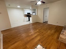 607 Country Aire Dr, Round Rock, TX