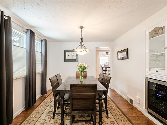 4th image of 62 Hulburt Ave