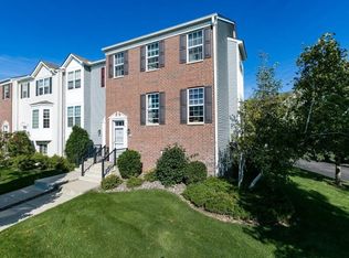 1404 Savanna Dr, Shakopee, MN 55379