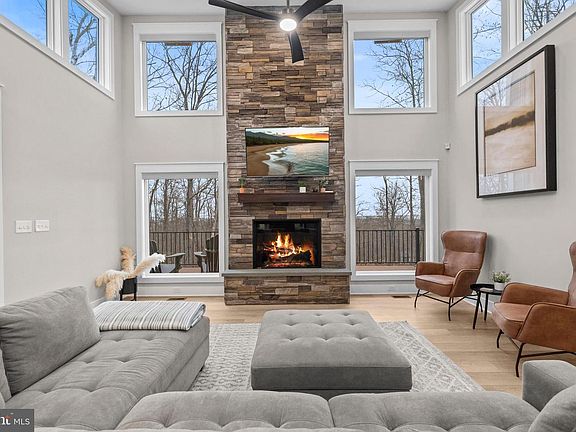 4th image of 13549 Hanging Rock Ln