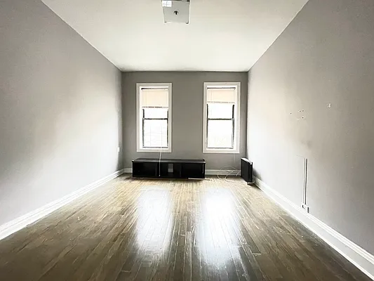 Rented by Bruma Realty LLC | media 6