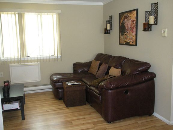 5th image of 29 Salem Drive #D