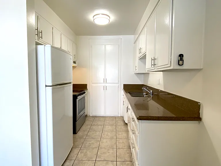 1430 Hi Point St #306 — Photo 2