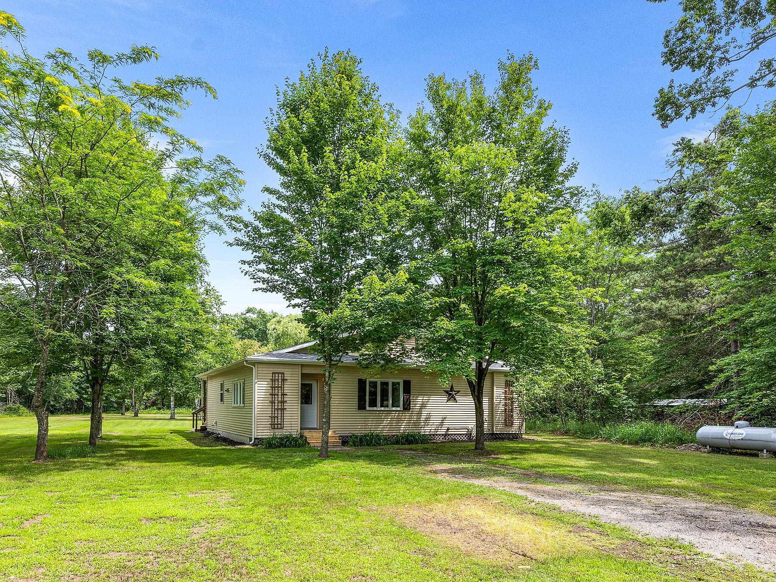 N5954 Parkway Rd, Pound, WI 54161 | Zillow