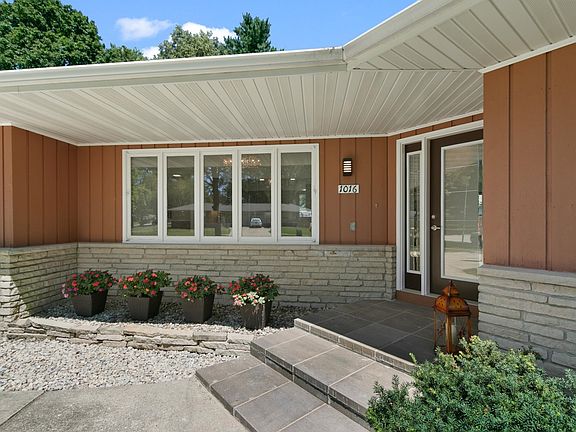 2nd image of 1016 Erie Dr