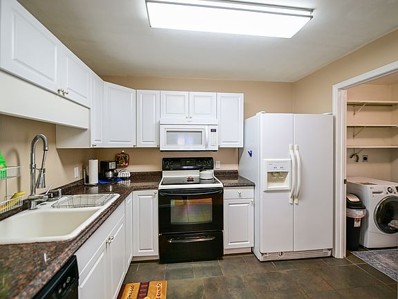 3rd image of 10 Meadow Ln #1