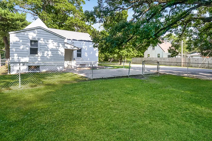 8800 Lincoln St NE — Photo 5
