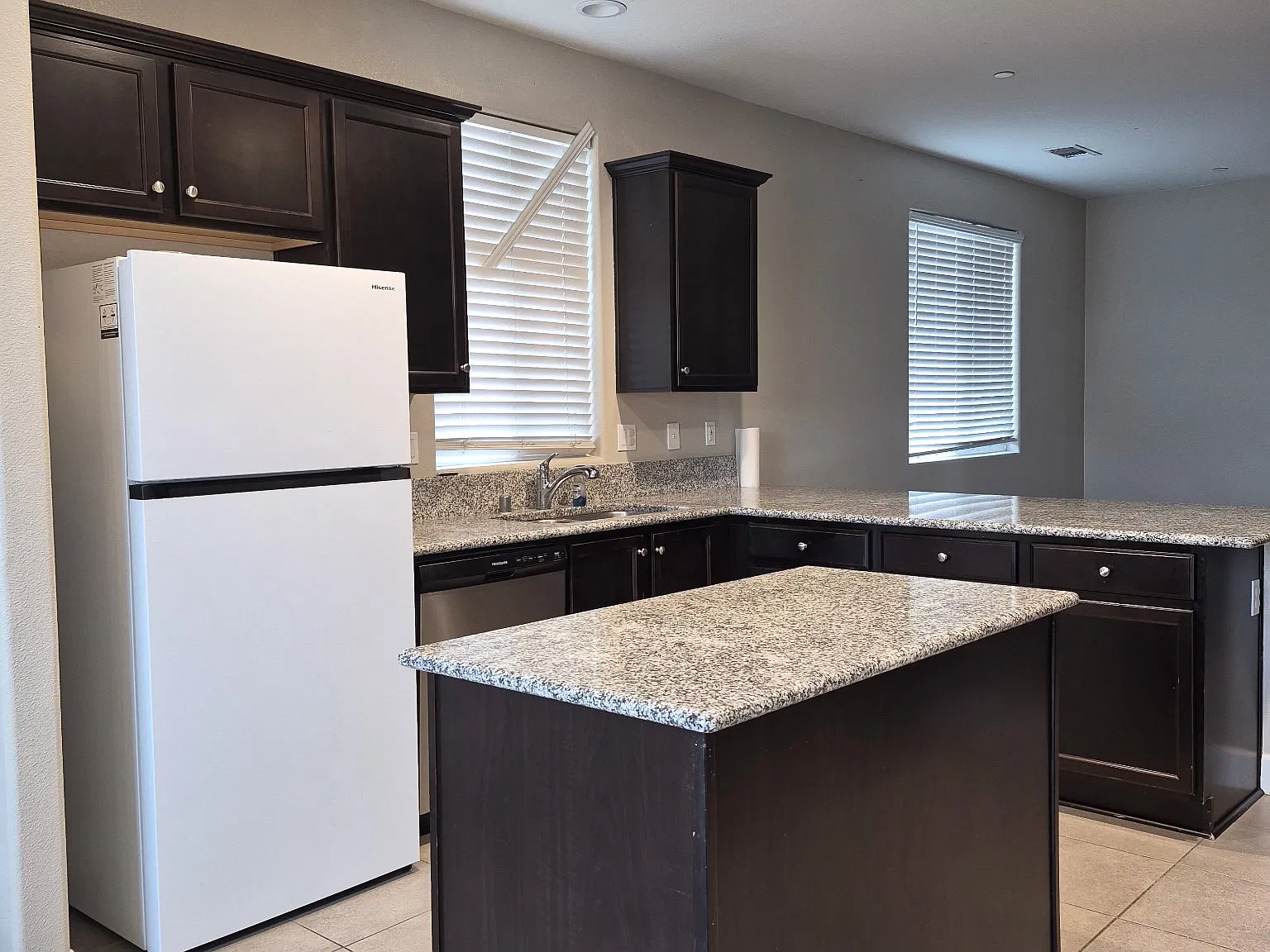 3 bed, 1438 sqft, $2,500 — Photo 4
