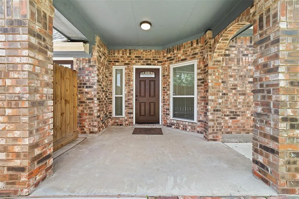 4 bed, 2.0 bath, 1721 sqft, $2,200 — Photo 3