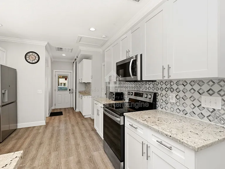 302 W Park St — Photo 14