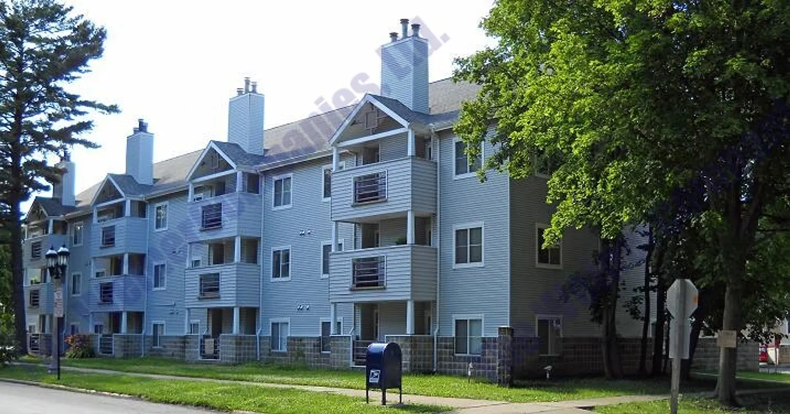 502 W Green St APT 204 photo 1