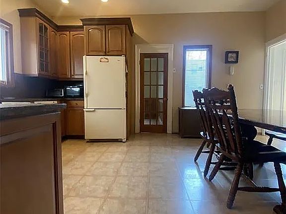 4th image of 440 83rd St