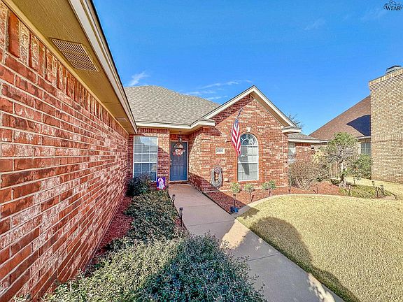 3rd image of 4806 Pinehurst Dr