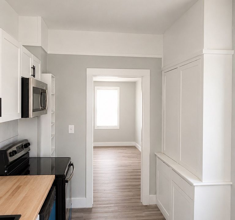 1st image of 33 Barry St #1