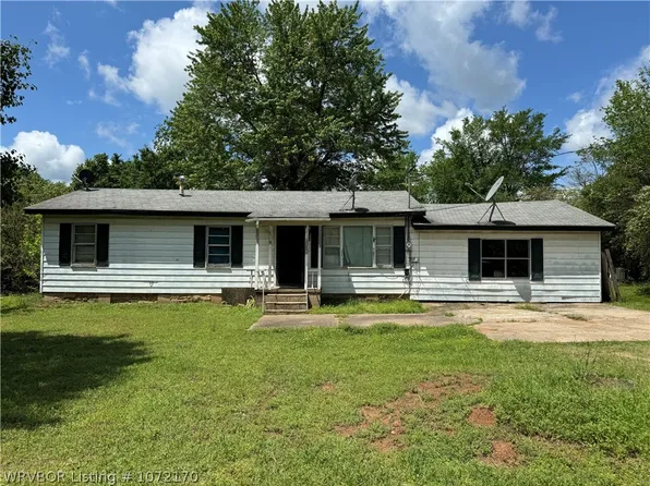 1211 N 3rd St, Ozark, AR 72949