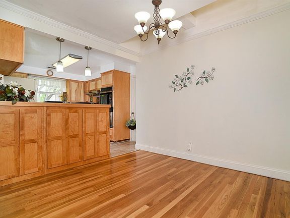 5th image of 3944 La Verne Way