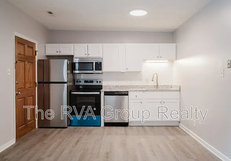 3807 Woodlawn St #8 — Photo 9
