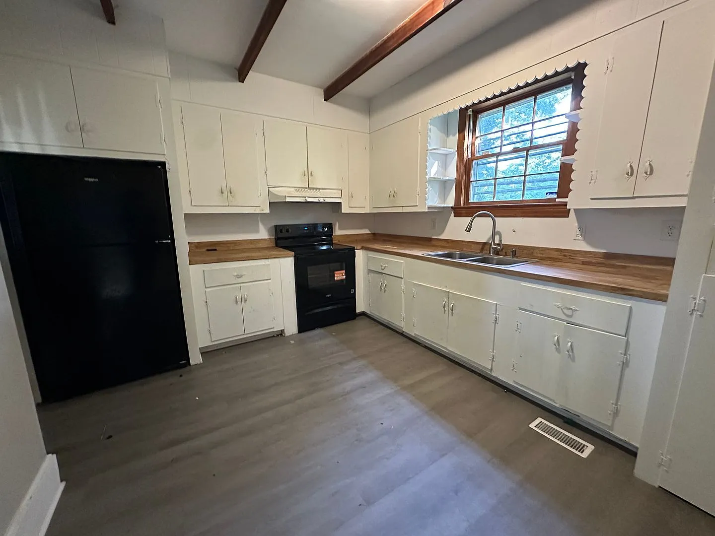 Timeless Character & Modern Updates in the Heart of Edenton — Photo 4