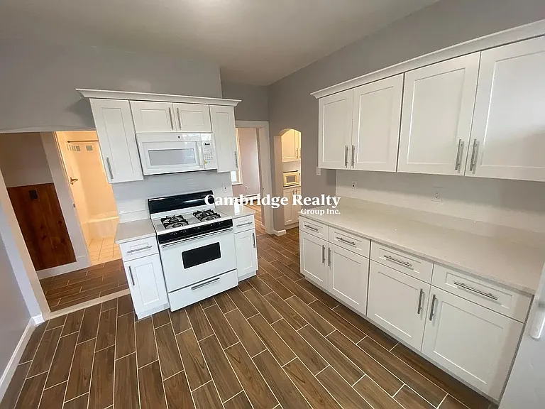9-11 Houghton St #3 — Photo 13