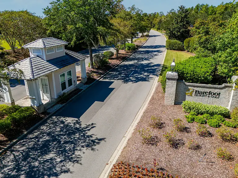 Welcome to Barefoot Resort & Golf!