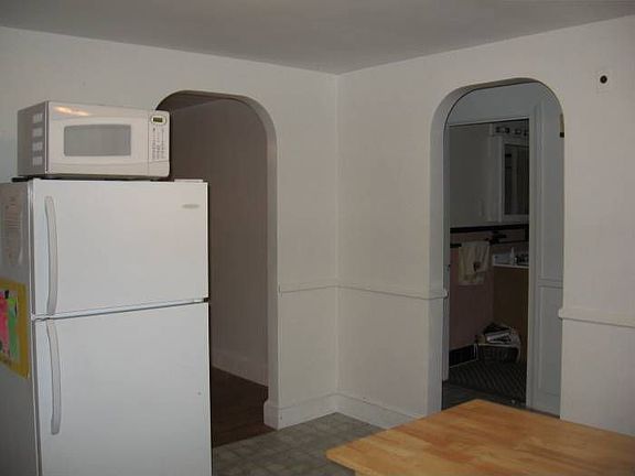 Entry way to bedrooms