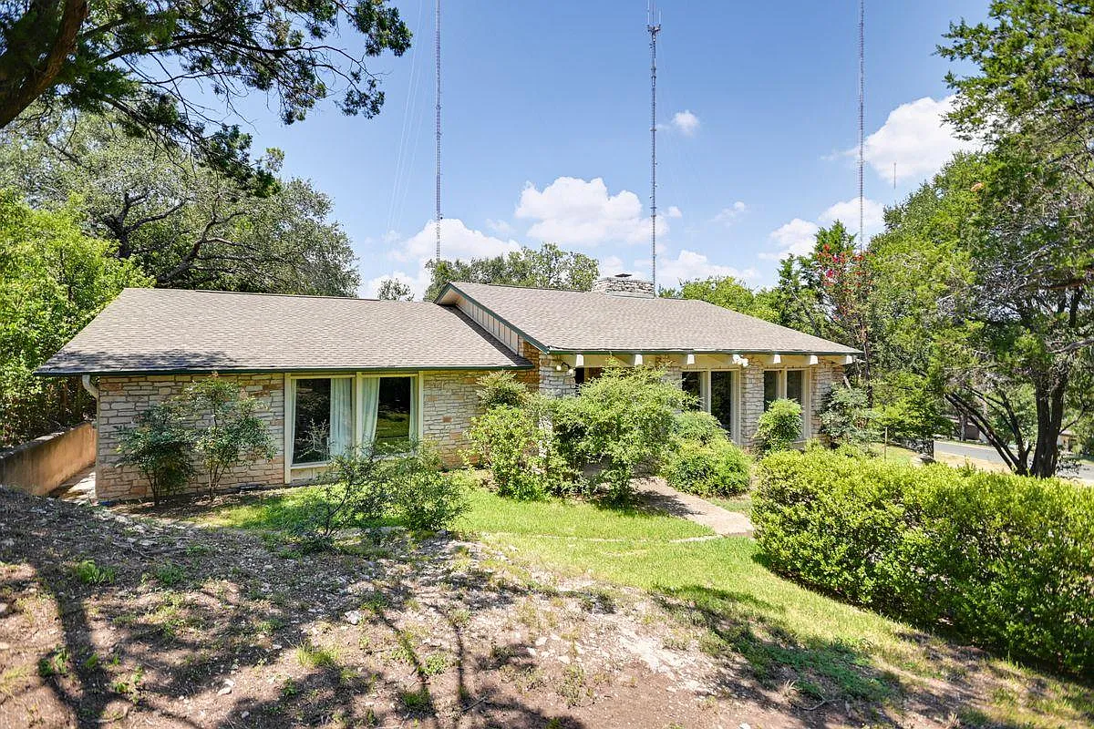 4 bed, 2.5 bath, 2745 sqft, $6,750 — Photo 3