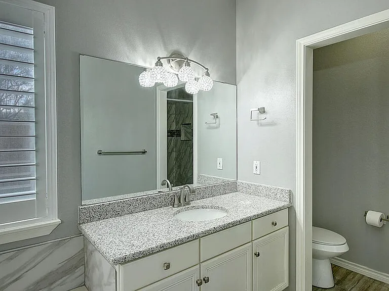7642 Dallas St — Photo 32