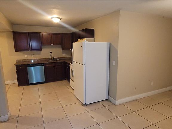 5th image of 2136 NE 1st St