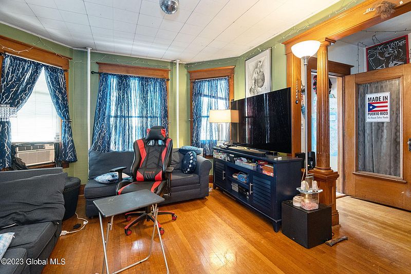 3rd image of 30 Besch Avenue