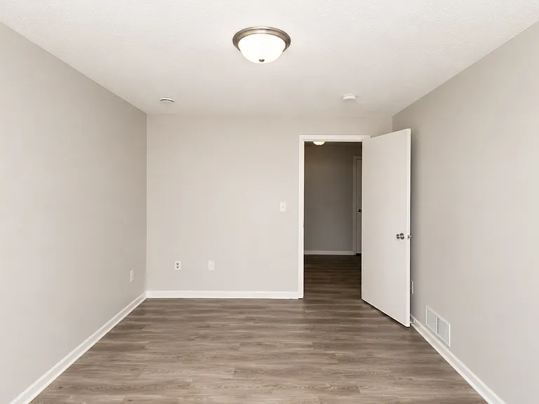 2331 Sheridan Ave N — Photo 10