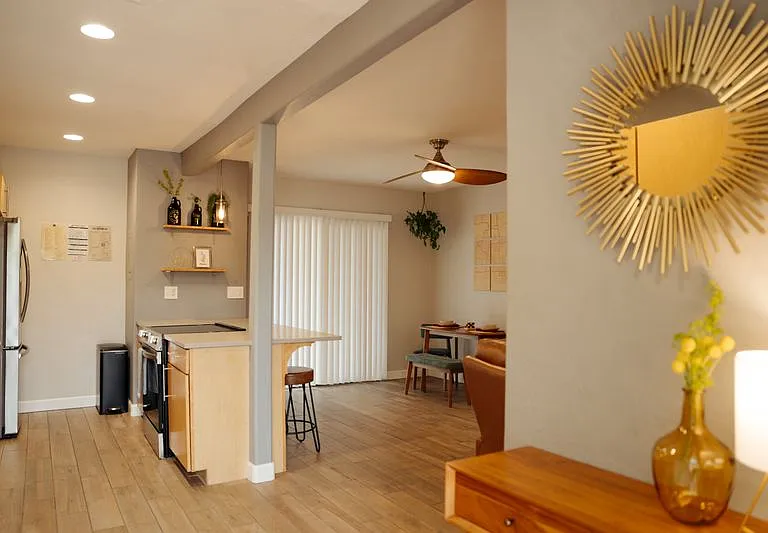 361 E Weldon Ave — Photo 3