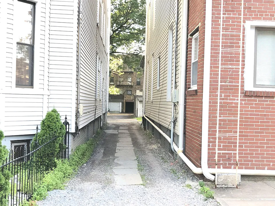 23 Sherman Pl #3