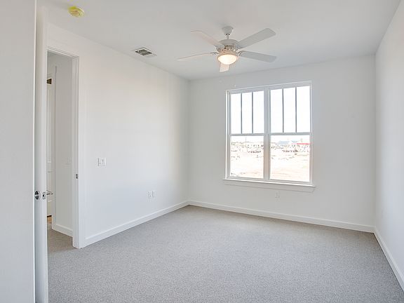 3rd image of 11704 Savannah Ave