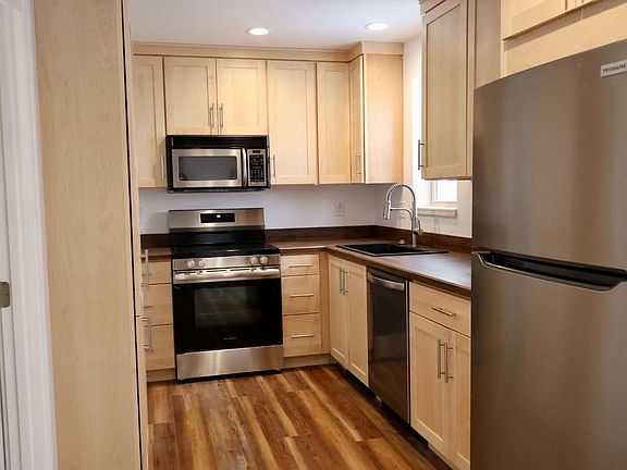 4th image of 927 N 24th St