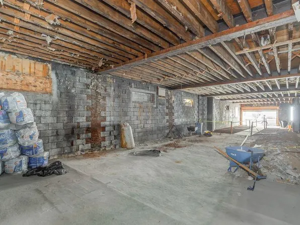 477 Avenue C image 4 of 5