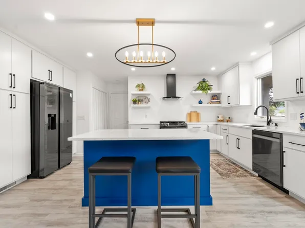 5617 Tunbridge Xing, Fort Wayne, IN 46815