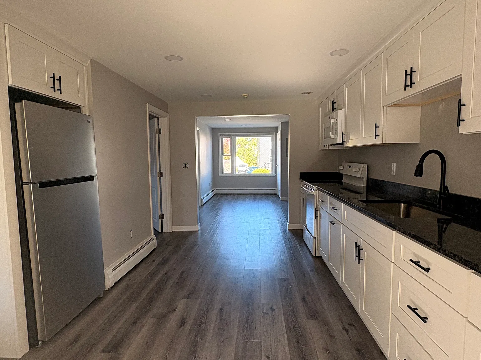 2 bed, 725 sqft, $2,250 — Photo 1