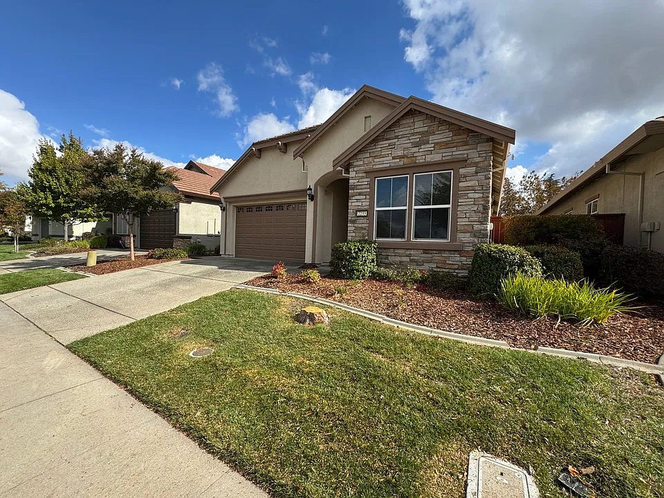 2233 Coryton Ln
